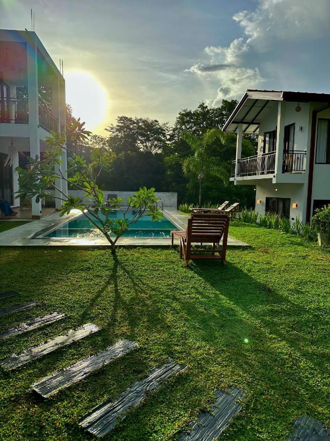 Finch Tangalle Buitenkant foto