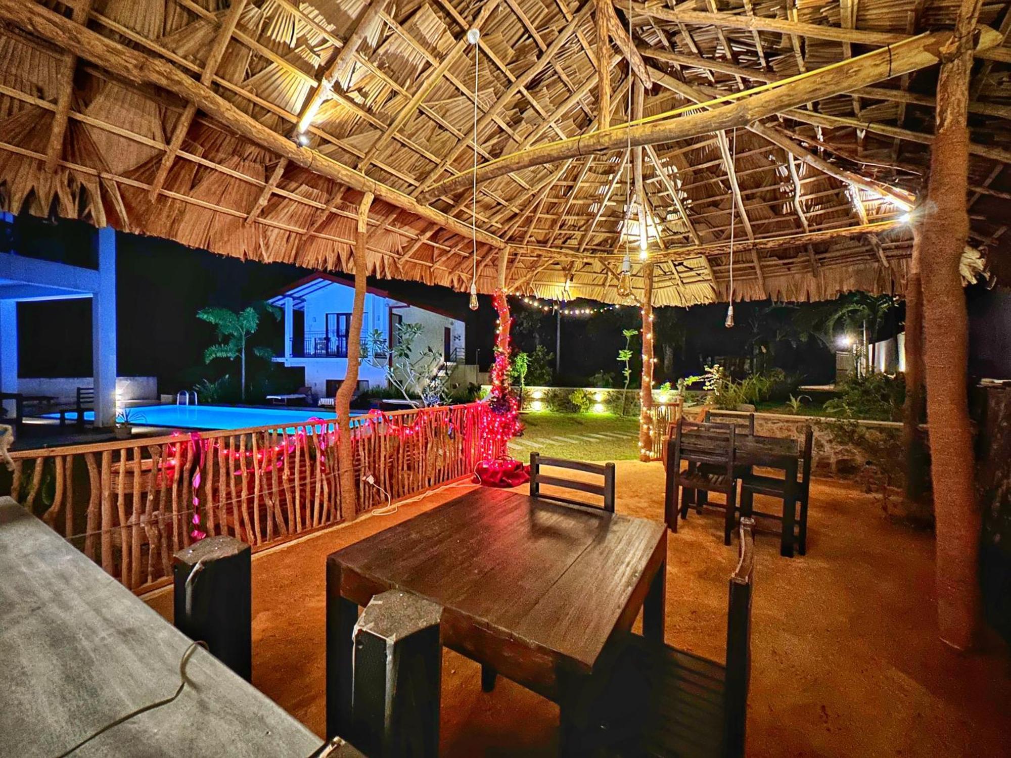 Finch Tangalle Buitenkant foto